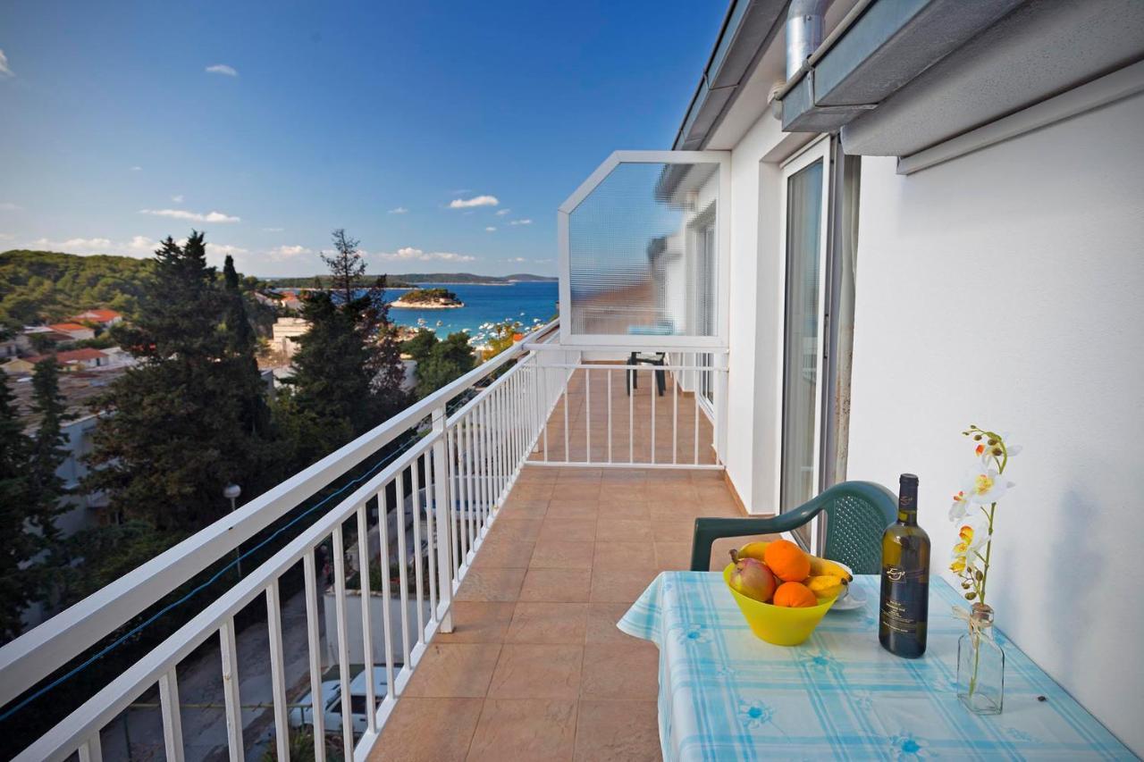 Apartments Dora Hvar Town Luaran gambar