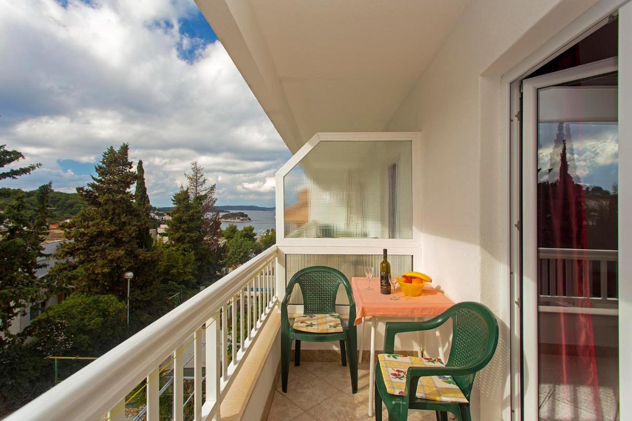Apartments Dora Hvar Town Luaran gambar