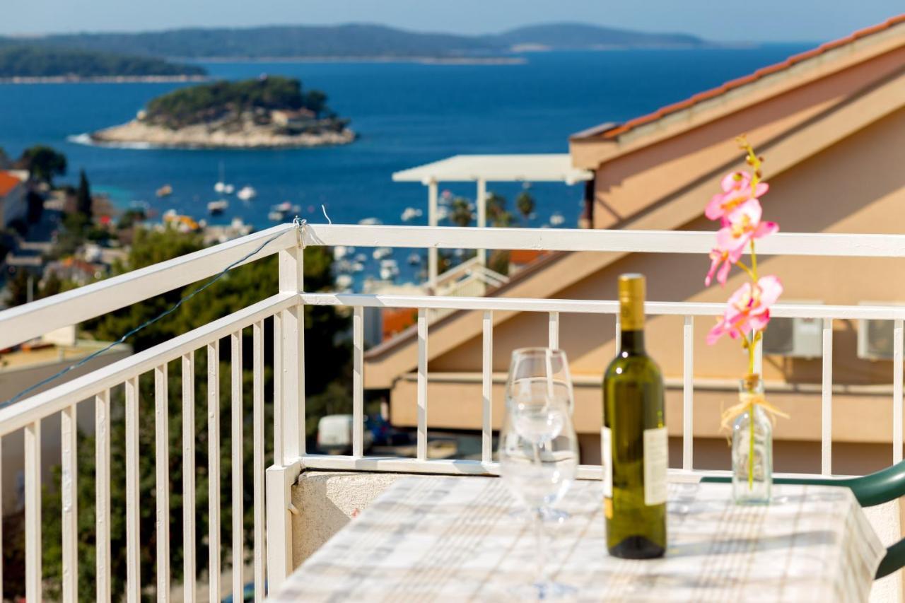 Apartments Dora Hvar Town Luaran gambar