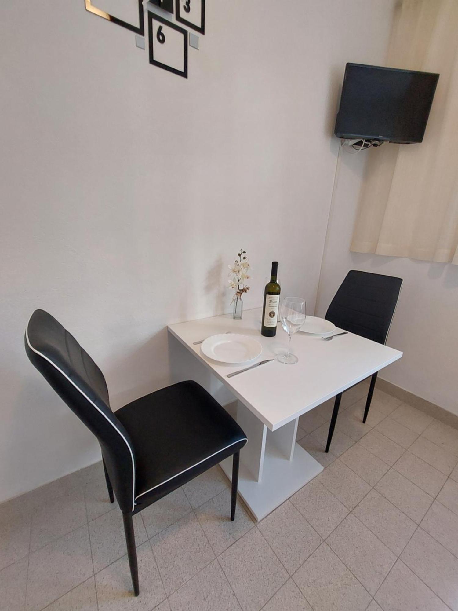 Apartments Dora Hvar Town Luaran gambar