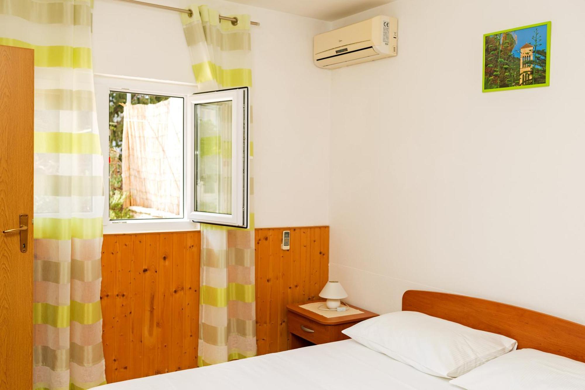 Apartments Dora Hvar Town Luaran gambar